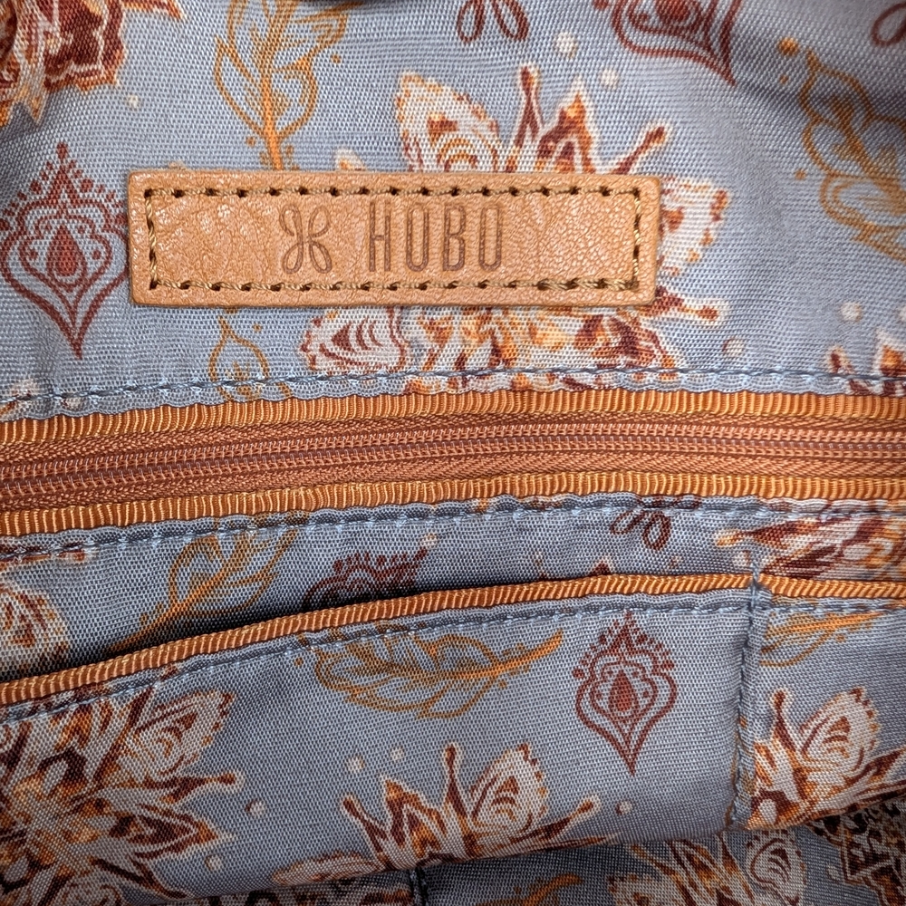 Hobo White Smooth Distressed Style Leather Crossbody Shoulder Bag Fringe Detail - Picture 13 of 16